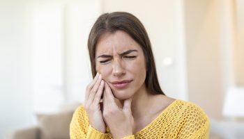How to Handle a Dental Emergency Before You Get to the Dentist